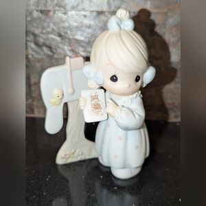 Precious Moments Figurine "Sharing The Good‎ News Together"